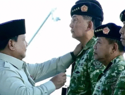 Upacara Gelar Pasukan: Prabowo Beri Kenaikan Pangkat Kehormatan untuk 14 Purnawirawan TNI