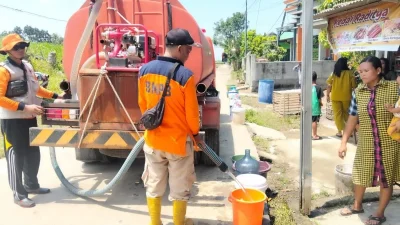Pasca-Banjir Demak: BPBD Gencarkan Pembersihan Lumpur dan Droping Air Bersih di Desa Terdampak