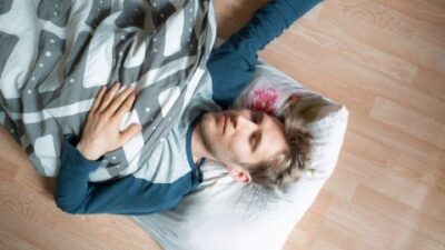 Diantaranya Masalah Persendian, Ini Deretan Bahaya Tidur di Lantai
