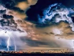 BMKG Terbitkan Peringatan Dini: Bibit Siklon 90S Picu Hujan Lebat di Jawa dan Kalimantan