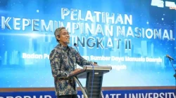 Tutup PKN Tingkat II, Sekda Jateng Sumarno Ingatkan Lulusan Bawa Perubahan Nyata dan Teruskan Inovasi di Tempat Kerja